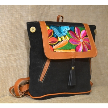 Mały plecak ze skóry zamszowej kolor czarny z kwiatowym haftem